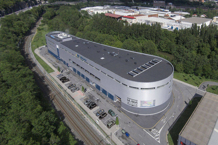 Panorámica de la nueva fábrica de La Salve en Bilbao.