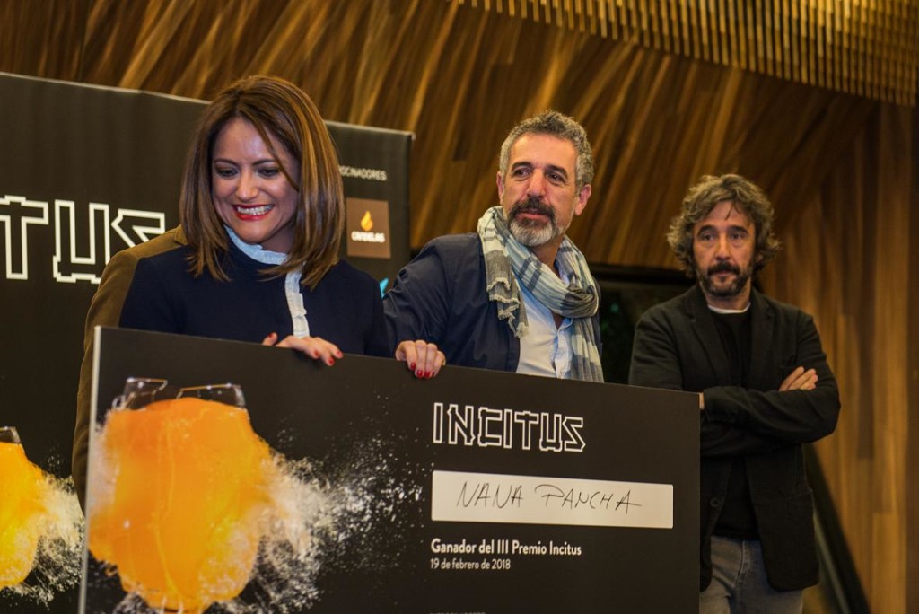 Los chefs Diego Guerrero y Pepe Solla fueron los encargados de hacer la entrega del premio a Ana Elorza, la responsable de Nana Pancha.
