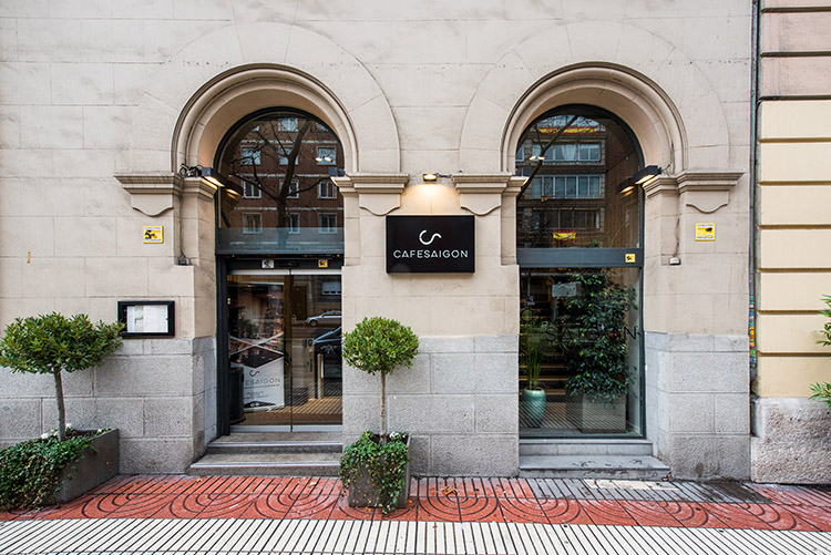 El Café Saigón vuelve a Madrid y reabre en Velázquez