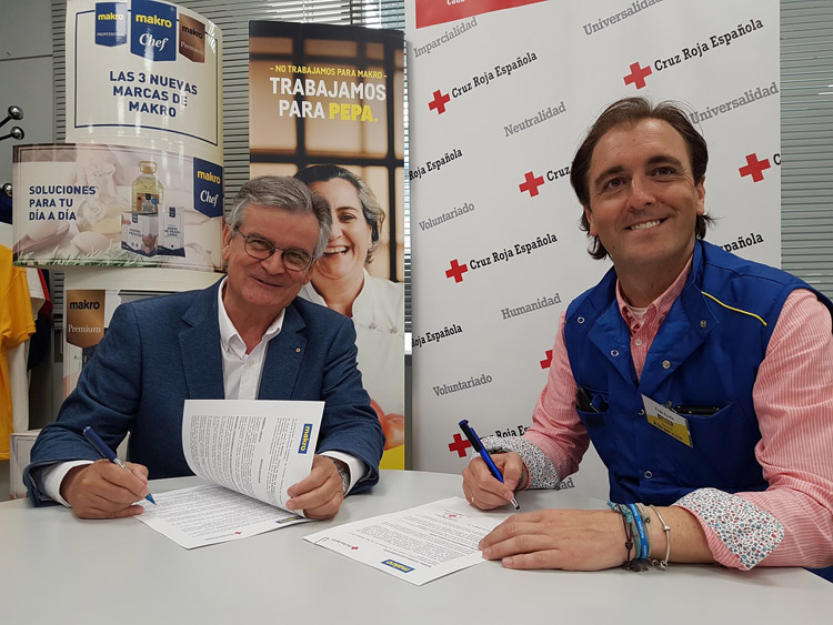 Firma del convenio entre MAKRO Valencia y Cruz Roja.