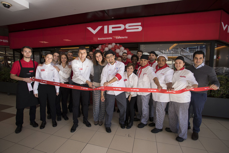 Inauguración del restaurante de VIPS en el centro comercial Nuevo Centro de Valencia.