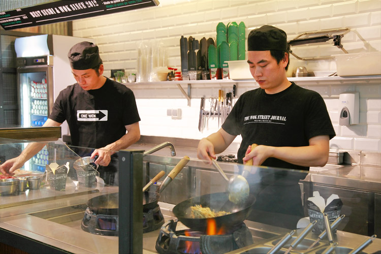Wok Street se basa en la personalización de una cocina asiática de origen callejero preparada al momento.