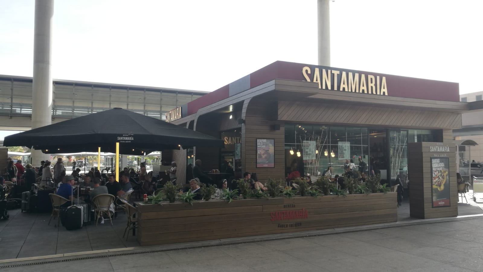 Eat Out Group abre un nuevo local Dehesa Santamaría en el aeropuerto de Málaga.