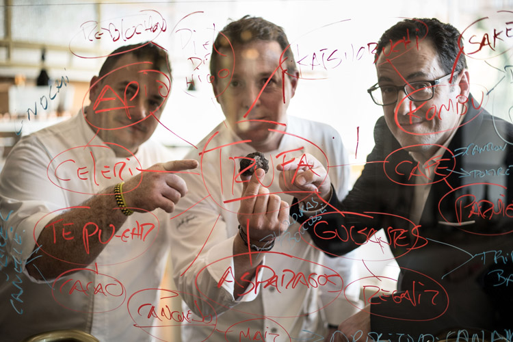 Los creadores de la propuesta de SOFIA Be So, de izquierda a derecha, Ivñan Cruz, Carles Tejedor y François Chartier.