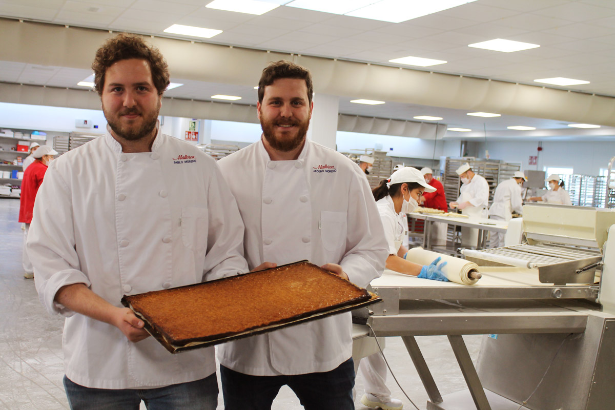 Jacobo y Pablo Moreno, directores de producción de la nueva planta de Pastelería Mallorca. Foto: ©Javier Mesa