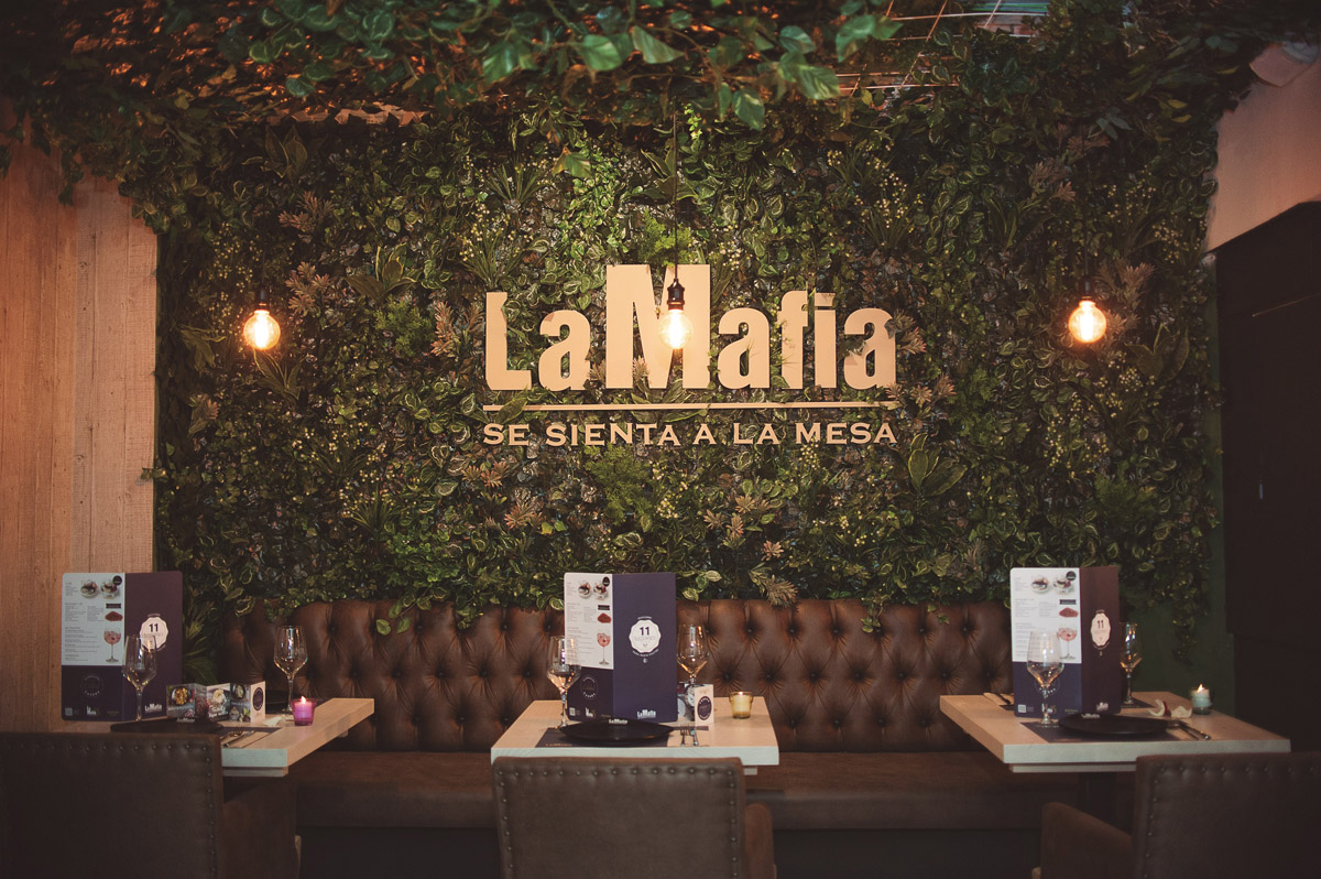La Mafia se sienta a la mesa del centro comercial Zubiarte (Bilbao).