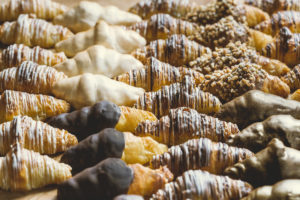 La cadena Manolo bakes basa su oferta en los célebres Manolitos, dulces o salados.