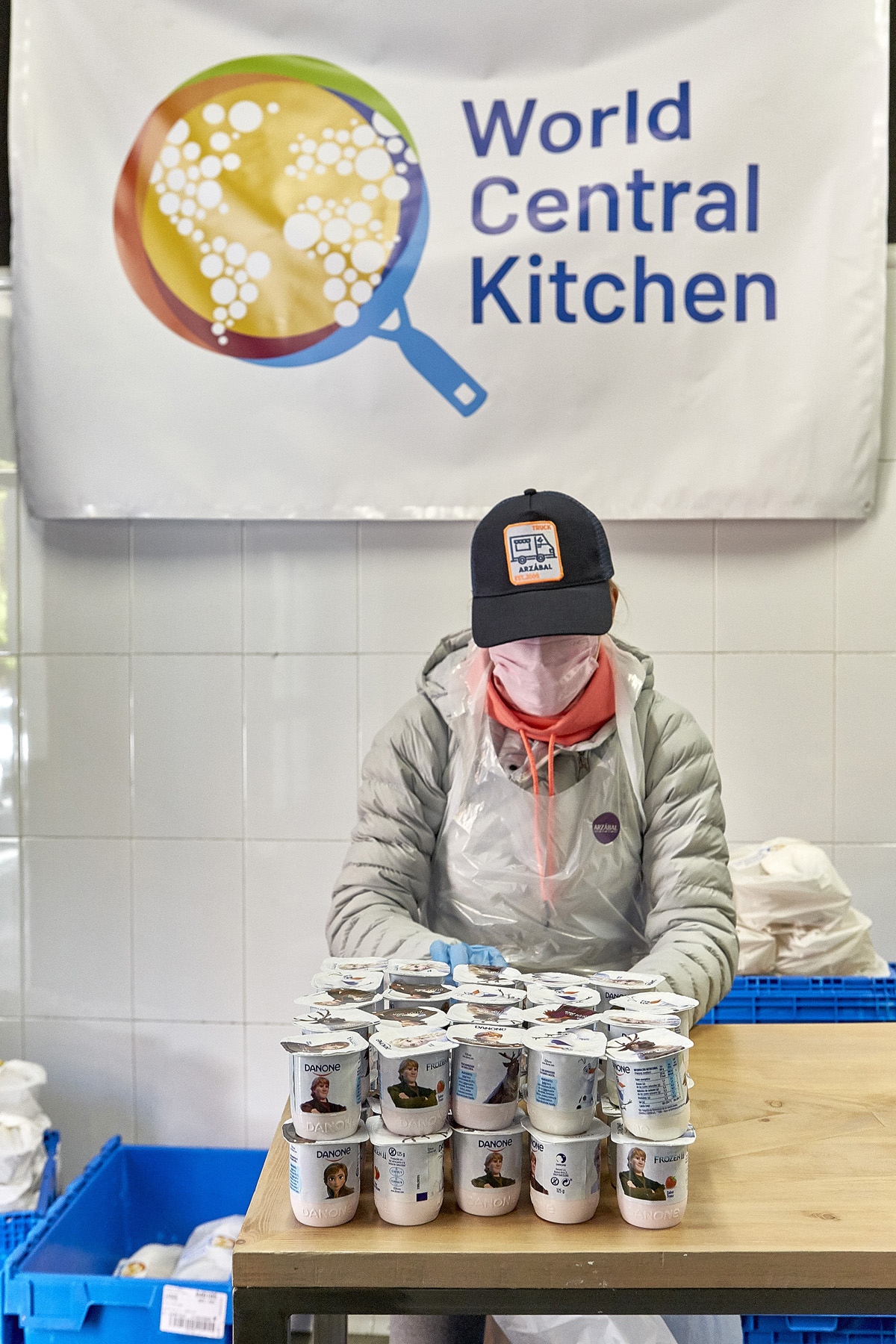 La iniciativa #Chefsforspain ha comenzado a funcionar en las cocinas centrales de Grupo Arzábal en Madrid.