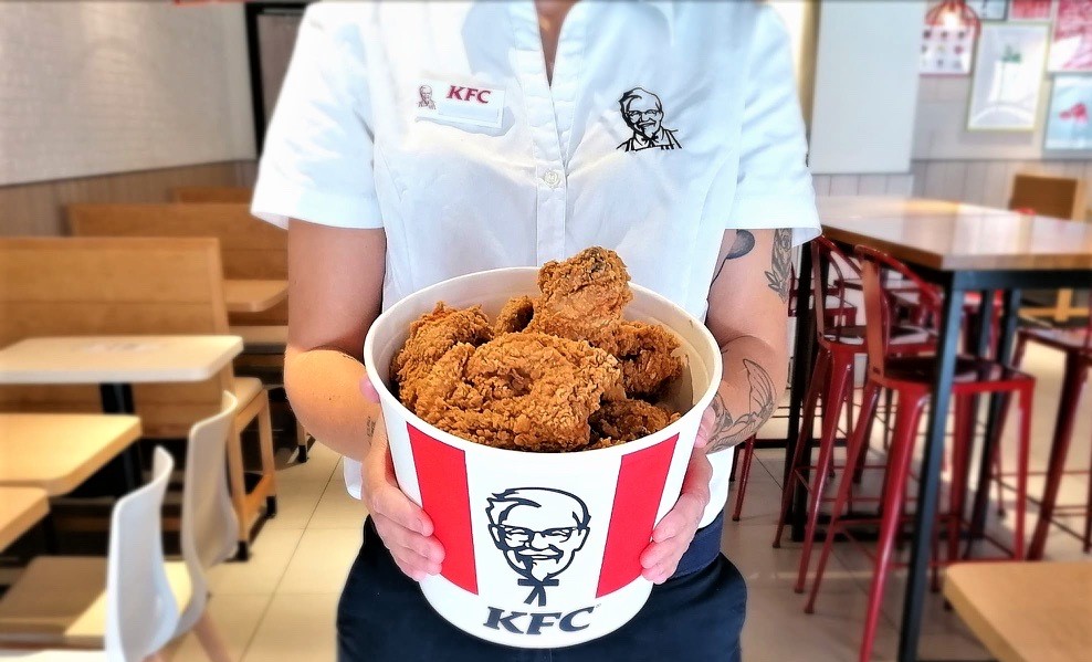 , KFC sigue trabajando en su programa ‘Harvest’, una iniciativa desarrollada por el Grupo Yum!, que engloba las marcas KFC, Pizza Hut y Taco Bell, y que lleva 30 años activa.