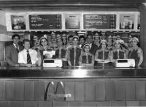 El equipo del primer restaurante McDonald’s inaugurado en España en 1981.
