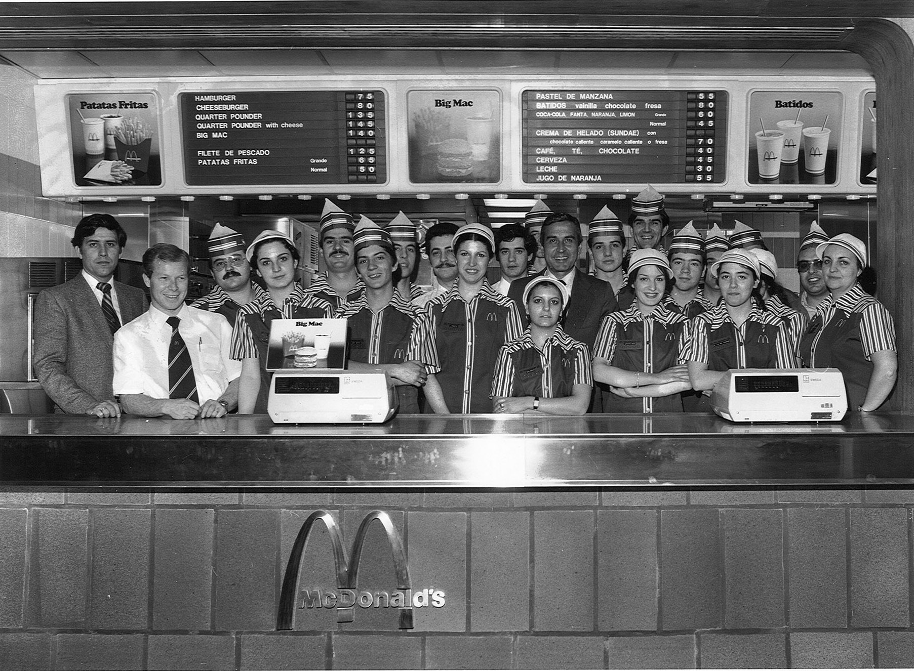 El equipo del primer restaurante McDonald’s inaugurado en España en 1981.