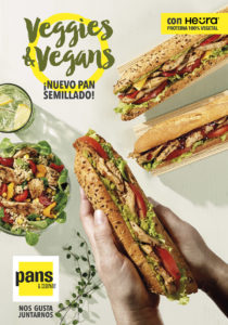 Pans&Company ha renovado su gama de bocadillos elaborados con proteína 100% vegetal Heüra y su nuevo desarrollo, un Pan Semillado 100% vegano. 