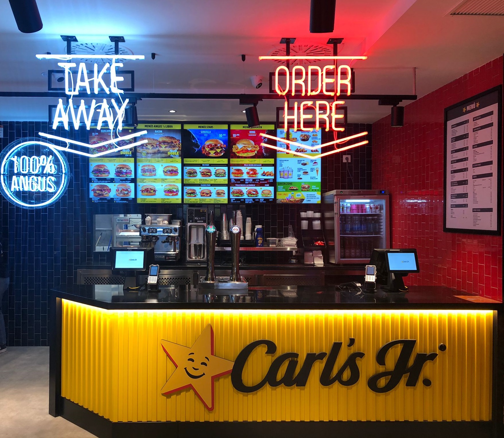 Las hamburguesas de Carl’s Jr. llegan al centro de Zaragoza, con un gran establecimiento de más de 430 m2 repartidos en tres plantas.