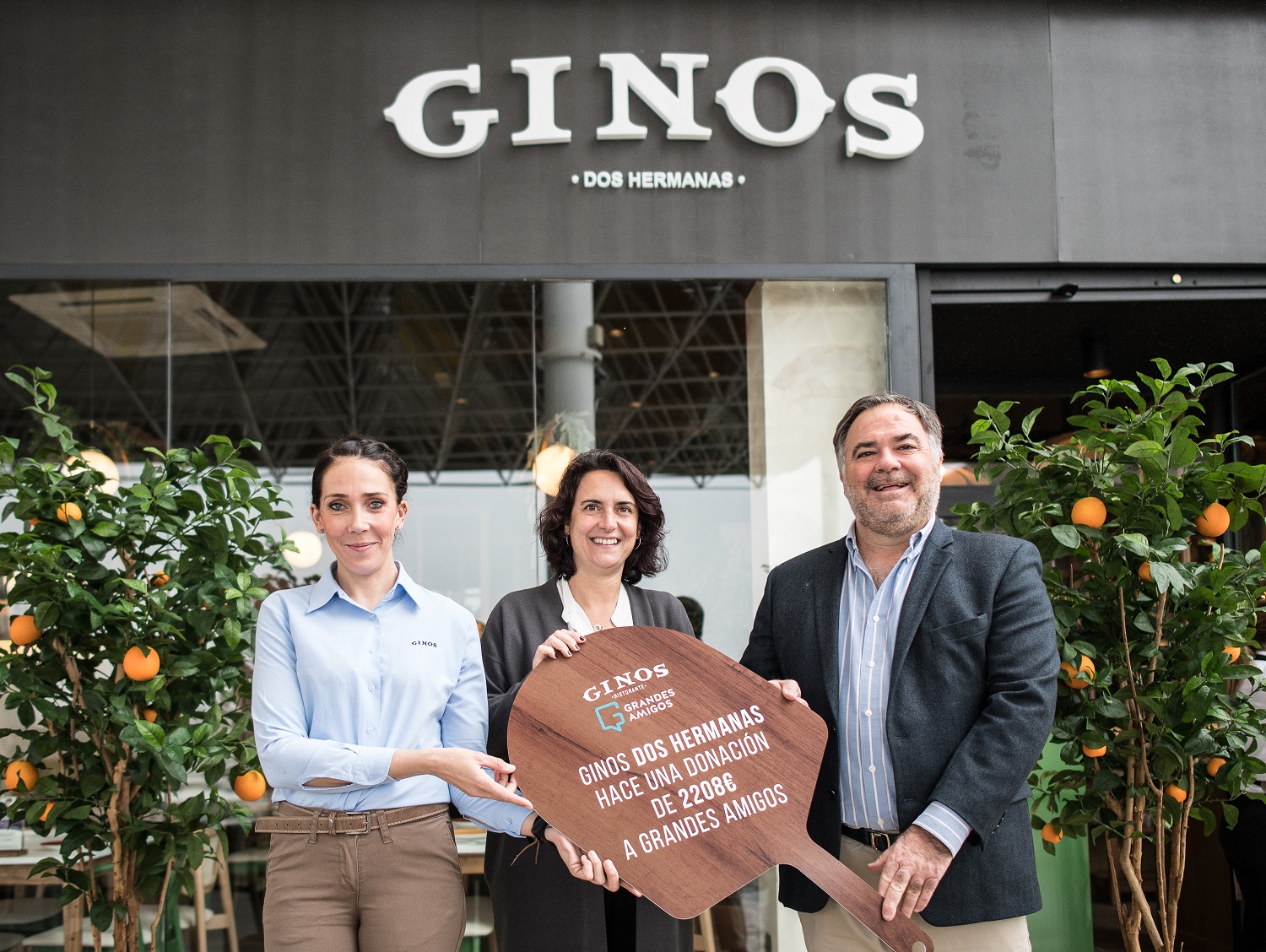 Ginos colabora con Grandes Amigos 