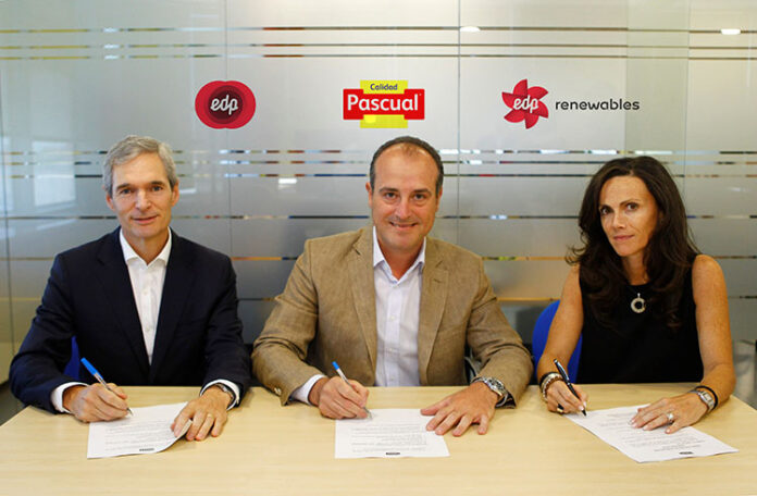Firma del acuerdo entre Calidad Pascual y EDPR.