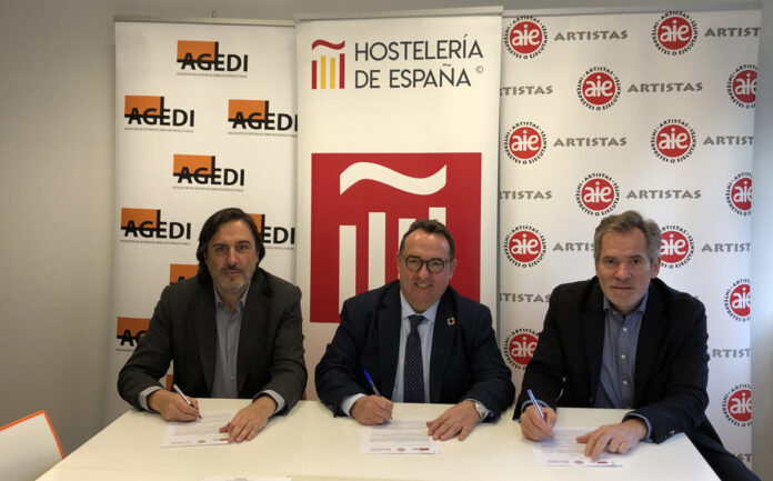 Firma del acuerdo entre Hostelería de España y las entidades de gestión Agedi y AIE.