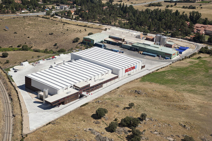 Vista aérea de la nueva planta de Bezoya inaugurada por Calidad Pascual.|Inauguración de la nueva planta embotelladora de Bezoya en Ortigosa del Monte (Segovia).