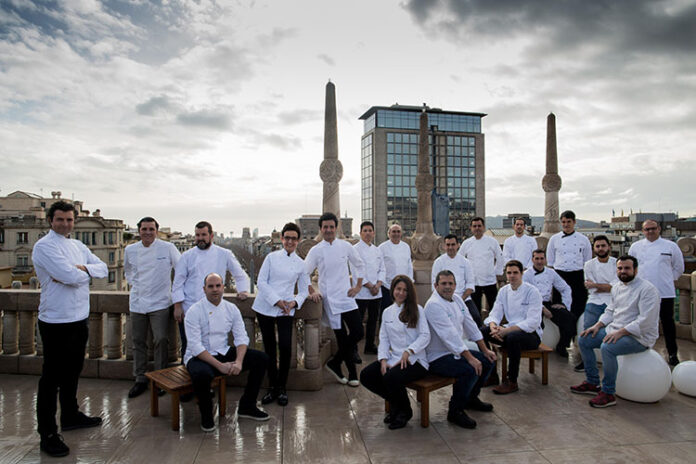 Algunos de los chefs de los establecimientos que participan en el festival Passeig Gourmet en Barcelona.