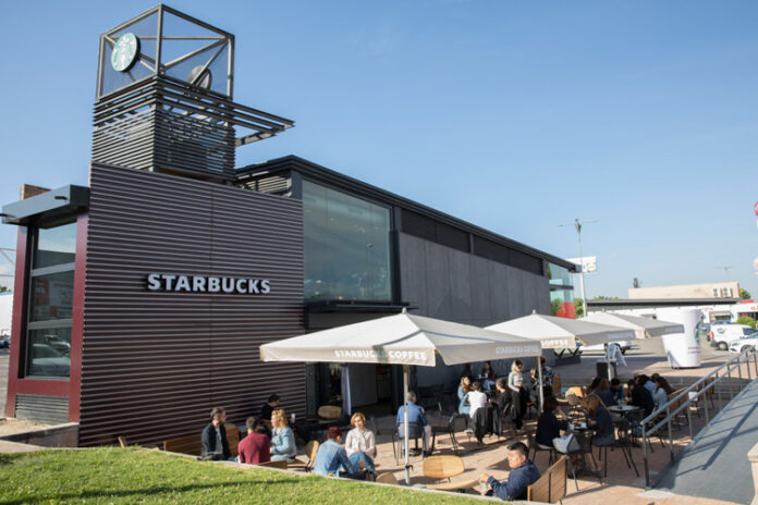 El primer establecimiento de Starbucks en Alcorcón se encuentra en la zona comercial Parque Oeste.