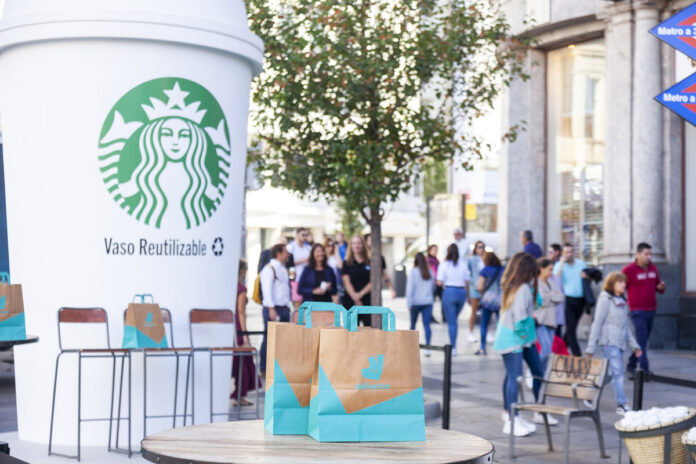Starbucks estará disponible a domicilio a través de Deliveroo.
